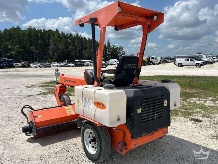 2022-laymor-sm300-towable-ride-on-rotating-sweeper-image-4