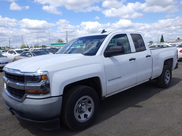 2018-chevrolet-1500-image-1