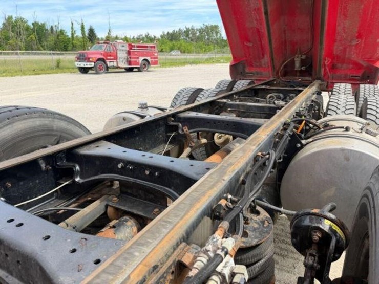 2021-kenworth-t880-image-40