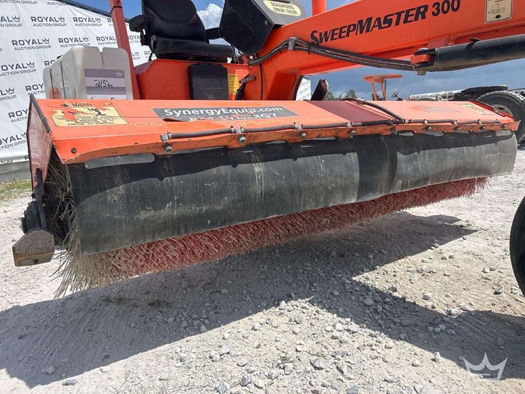 2022-laymor-sm300-towable-ride-on-rotating-sweeper-image-14