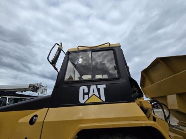 1996-caterpillar-d250e-image-27