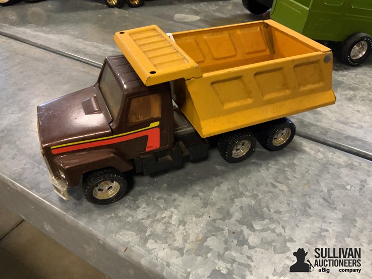 ertl-dump-truck-image-1