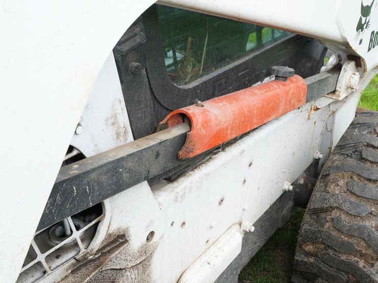 2015-bobcat-s650-image-16
