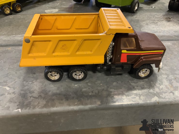 ertl-dump-truck-image-4