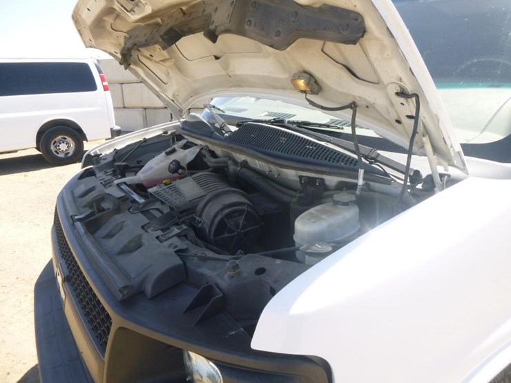 2016-chevrolet-express-3500-image-22