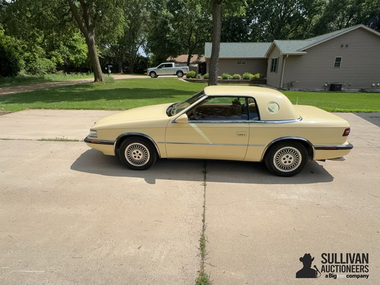 1989-maserati-convertible-coupe-collector-car-image-8