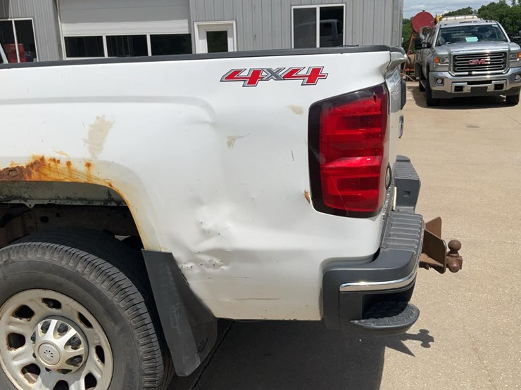 2015-chevrolet-3500-image-34