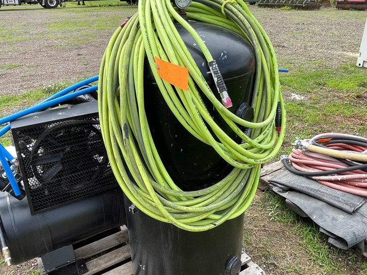 #4920-•-air-compressor-tank-with-(3)-hoses-image-1