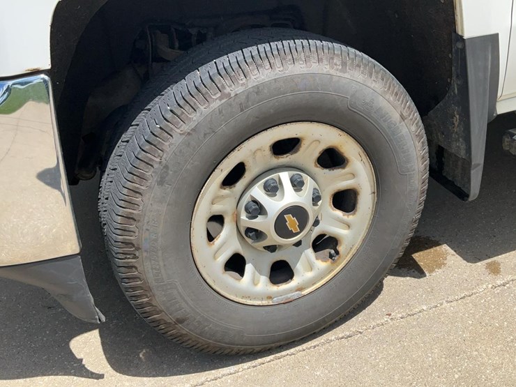 2015-chevrolet-3500-image-26