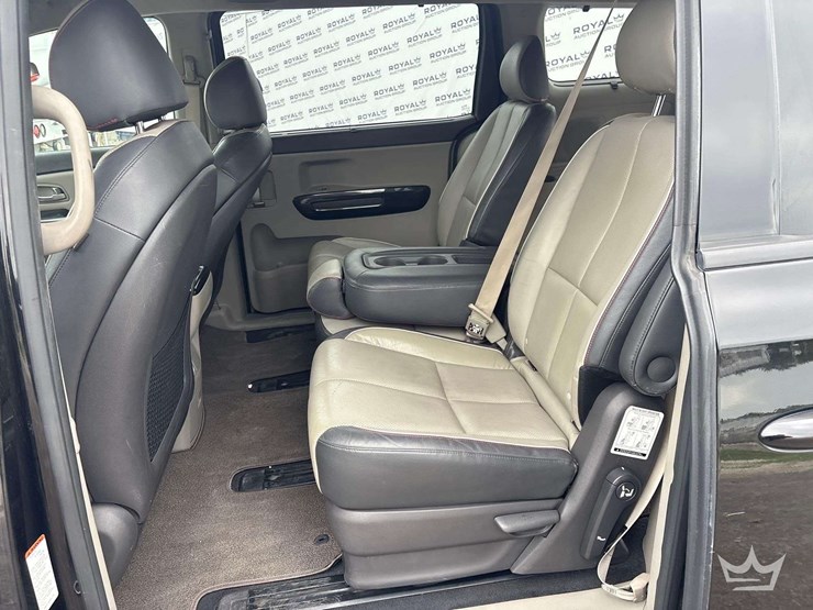 2015-kia-sedona-image-22