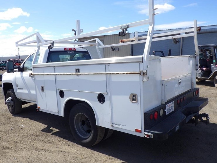 2016-chevrolet-3500-image-4