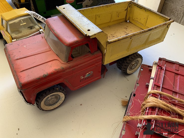structo-&-ertl-toys-image-6