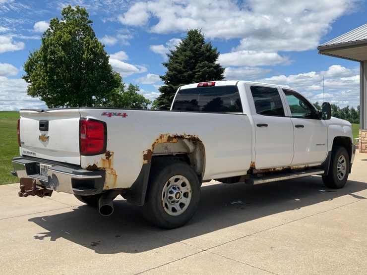 2015-chevrolet-3500-image-5