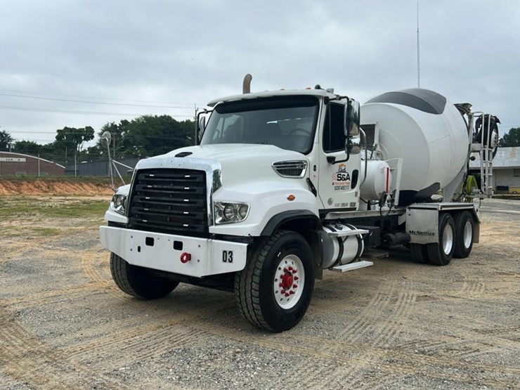 #152-•-2015-freightliner-concrete-mixing-truck-image-1
