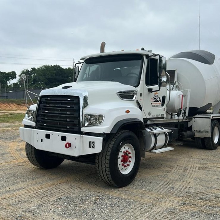 #152 • 2015 Freightliner Concrete Mixing Truck