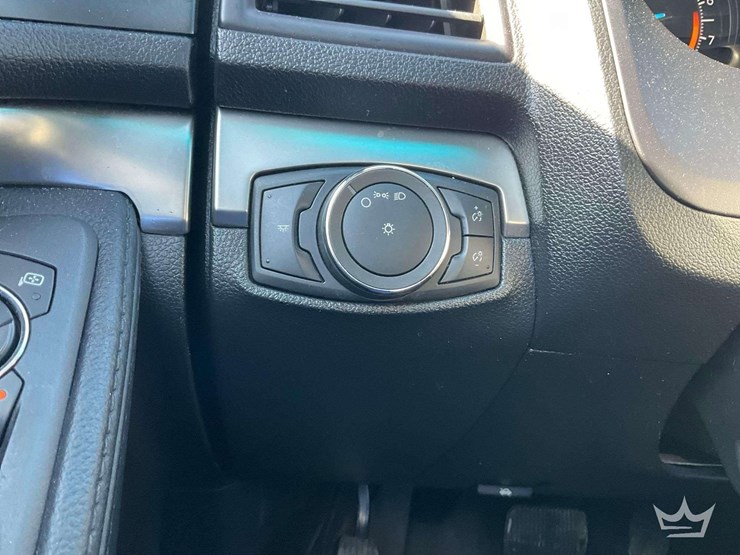 2016-ford-explorer-image-19