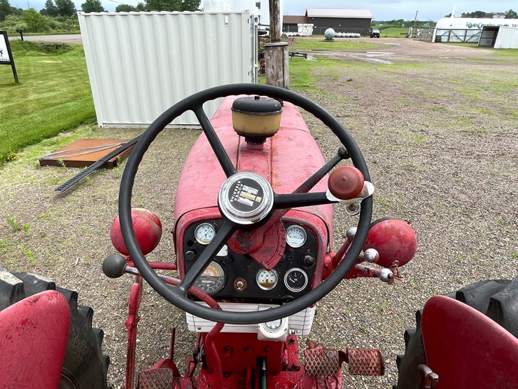 #4905-•-farmall-560-diesel-tractor-image-28