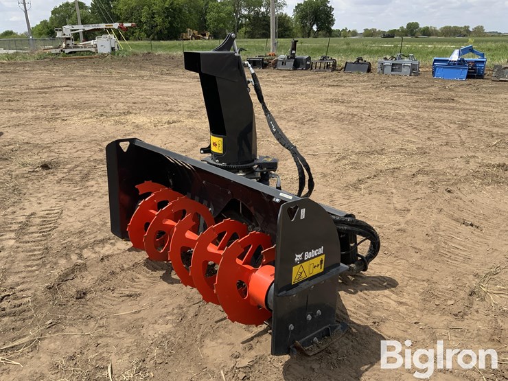 2023-bobcat-sb32-x-68-hydraulic-snow-blower-skid-steer-attachment-image-1