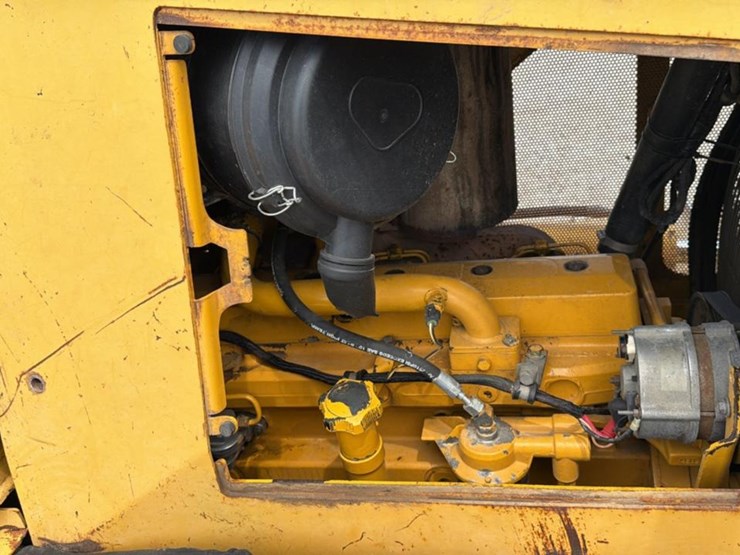 2004-deere-700h-image-34