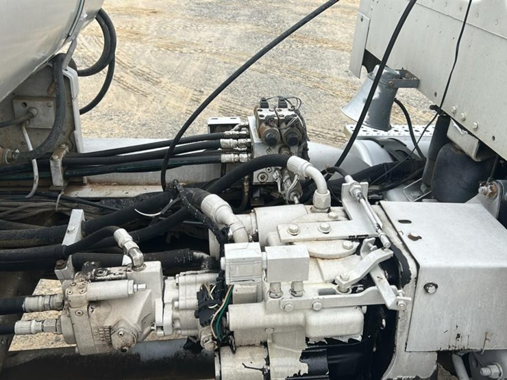 #152-•-2015-freightliner-concrete-mixing-truck-image-24
