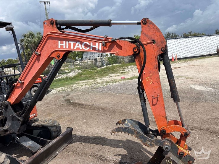 hitachi-zx26u-5n-mini-excavator-image-19
