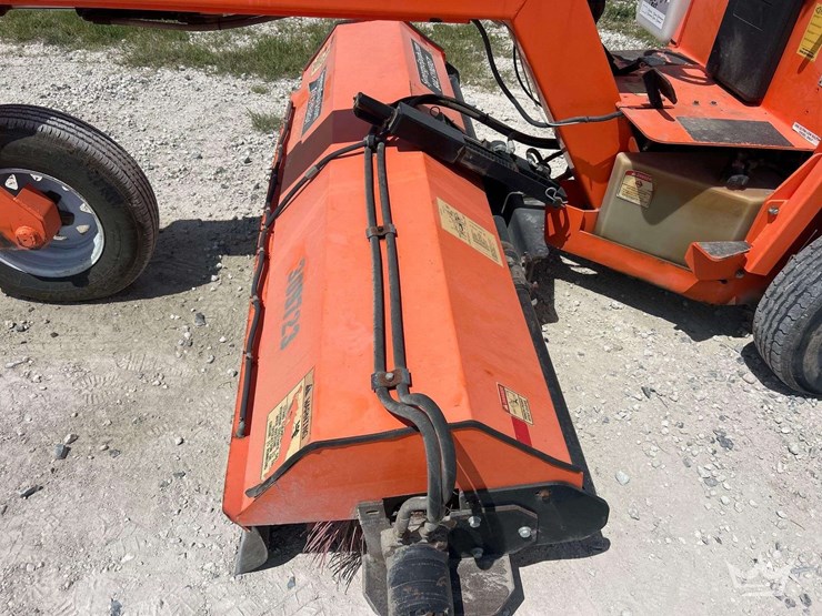 2022-laymor-sm300-towable-ride-on-rotating-sweeper-image-12