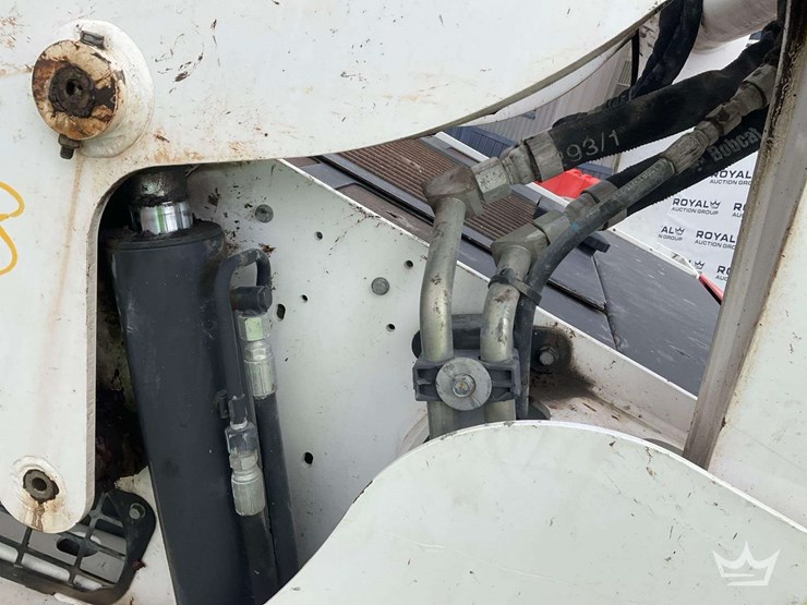 2022-bobcat-t740-image-22