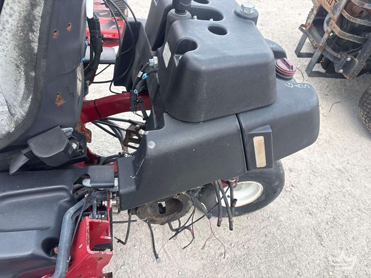 2015-toro-greensmaster-3300-triflex-commercial-greens-mower-image-7