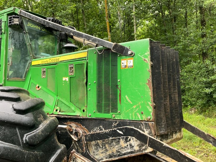 2015-deere-848h-image-35