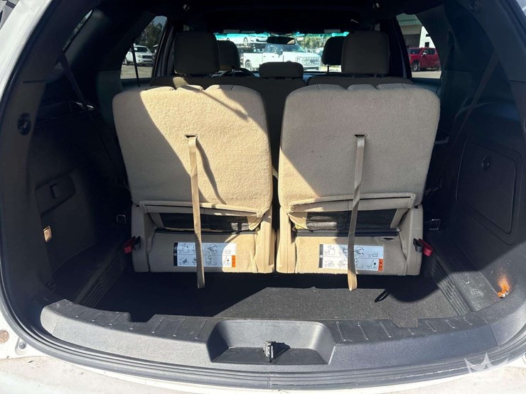 2016-ford-explorer-image-24