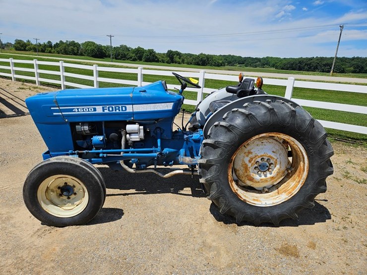 1980-ford-4600-image-2