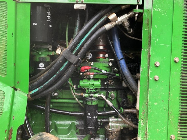 2015-deere-848h-image-30