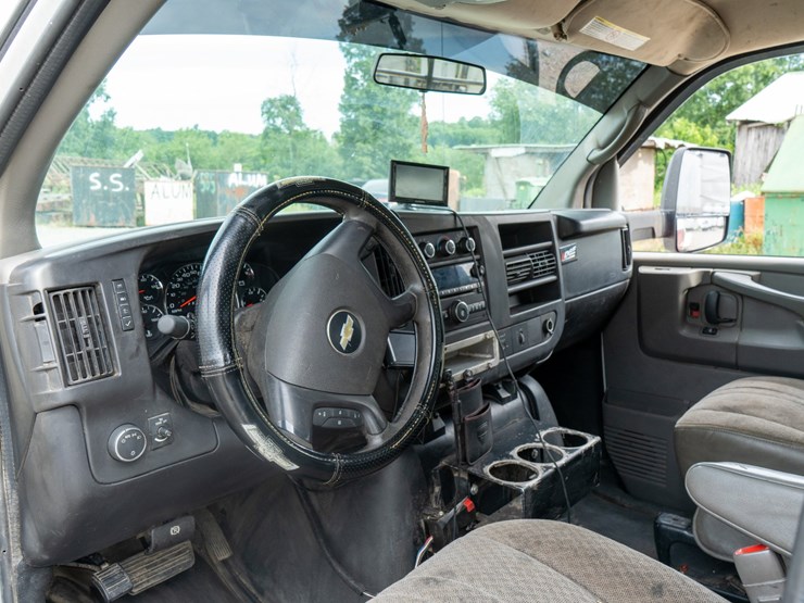 #155-•-2012-chevrolet-4500-flat-bed-truck-image-21
