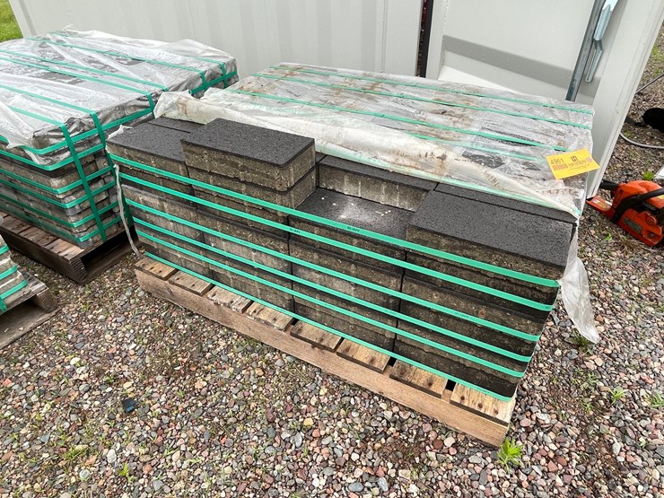 #4961-•-(2)-pallets-of-commercial-grade-patio-pavers-image-3