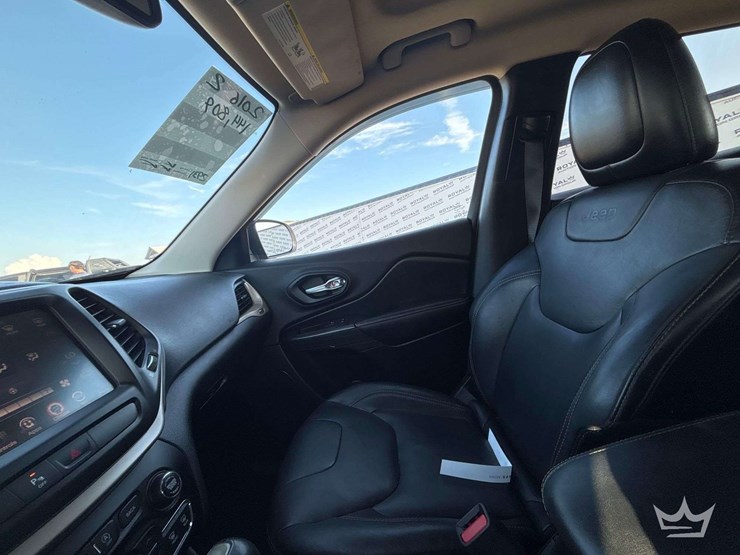 2016-jeep-cherokee-image-17