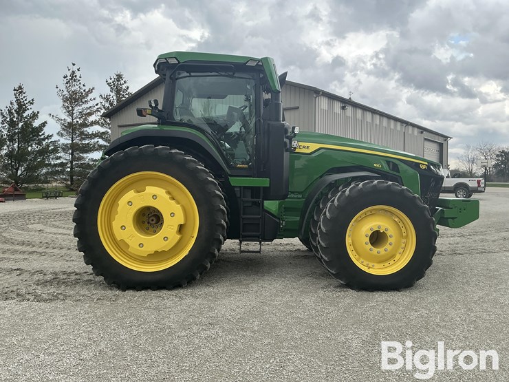 2023-john-deere-8r-410-image-4