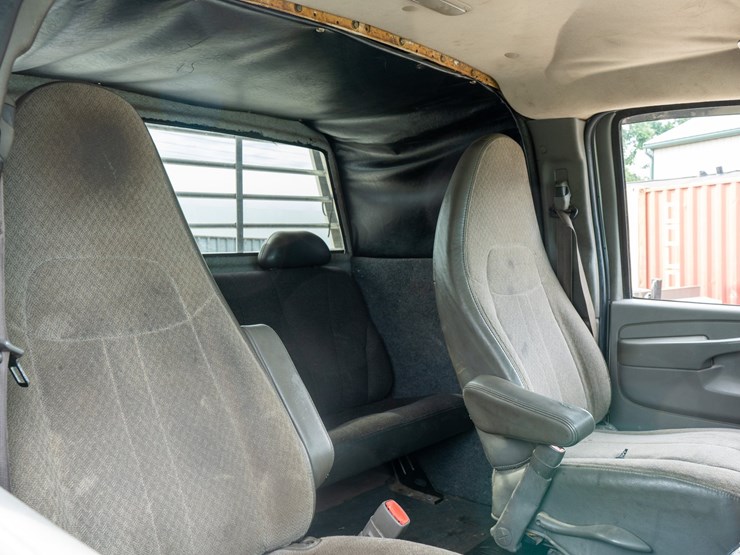 #155-•-2012-chevrolet-4500-flat-bed-truck-image-33