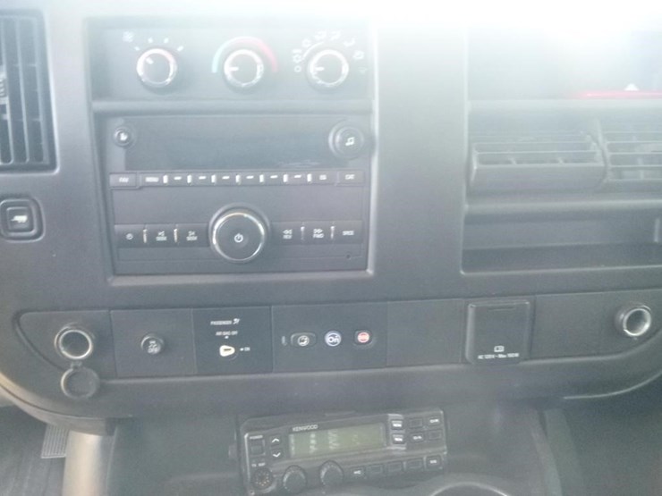 2016-chevrolet-express-3500-image-10