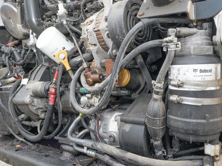 2015-bobcat-s650-image-49