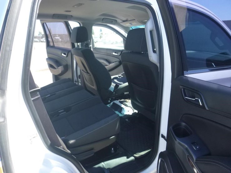 2015-chevrolet-tahoe-image-8