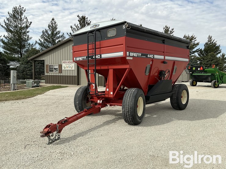 unverferth-brent-gt440-grain-wagon-image-1