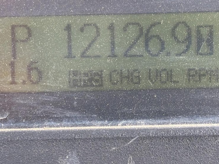 2004-deere-700h-image-31