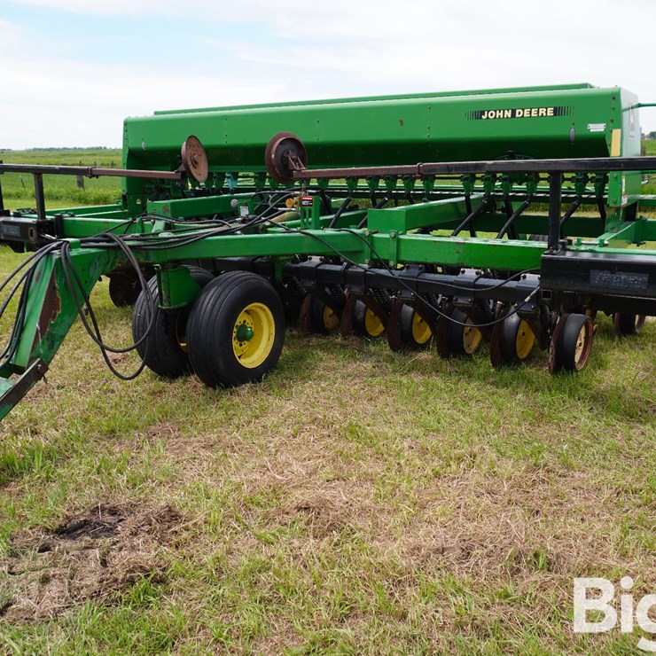 JOHN DEERE 750