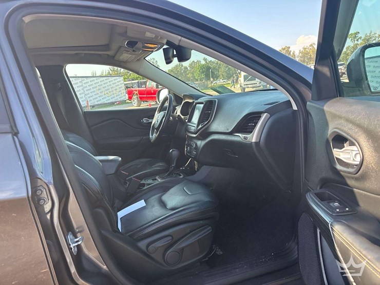2016-jeep-cherokee-image-18