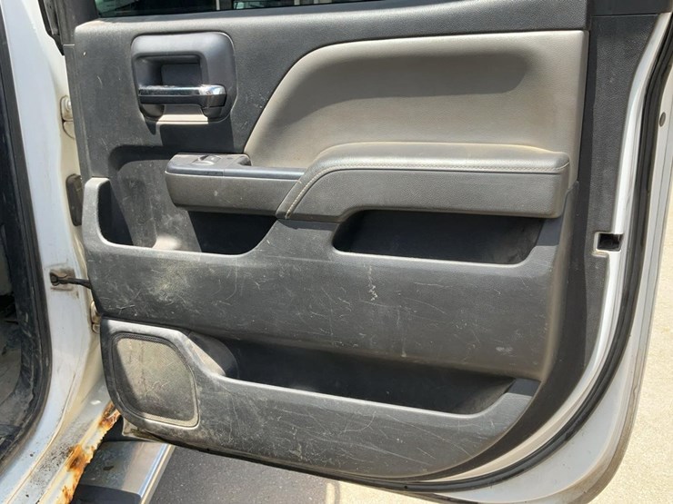 2015-chevrolet-3500-image-23