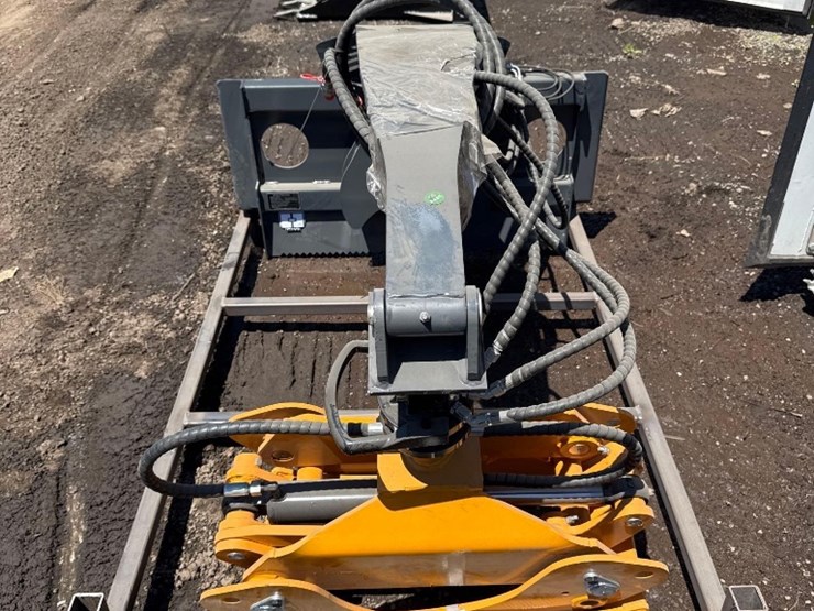new-giyi-co-hydraulic-skidloader-rotating-grapple-attachment-model-rg63-image-1