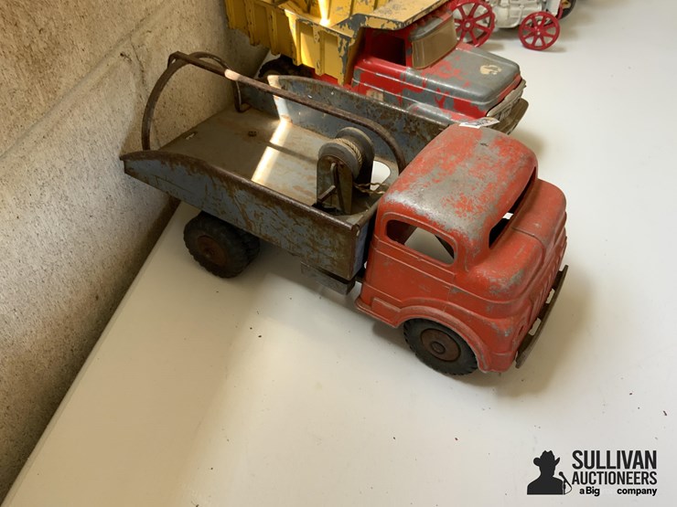hubley-&-structo-toy-trucks-image-3