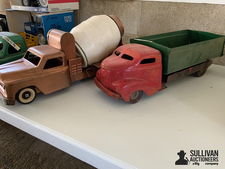 concrete-and-dump-toy-trucks-image-1
