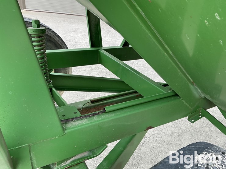 unverferth-brent-gt440-grain-wagon-image-16