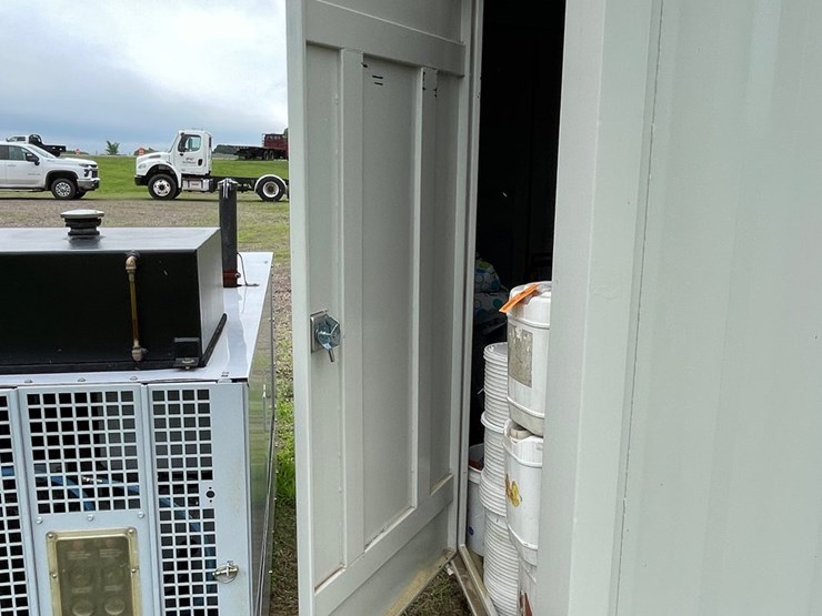 #4906-•-12'-office-shipping-container-image-7